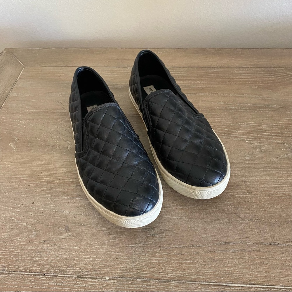 Steve Madden Ecentrcq black quilted slip on sneakers